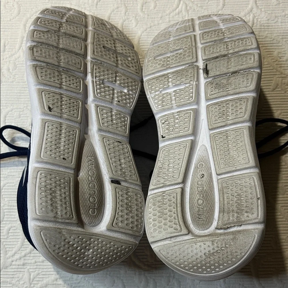 Adidas Cloud Foam Navy and Light Blue Sneakers. Women’s 8.5